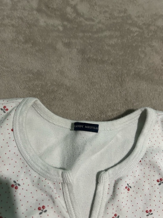 Classic White Floral Notch-Neck Women's Top - Picture 2 of 2